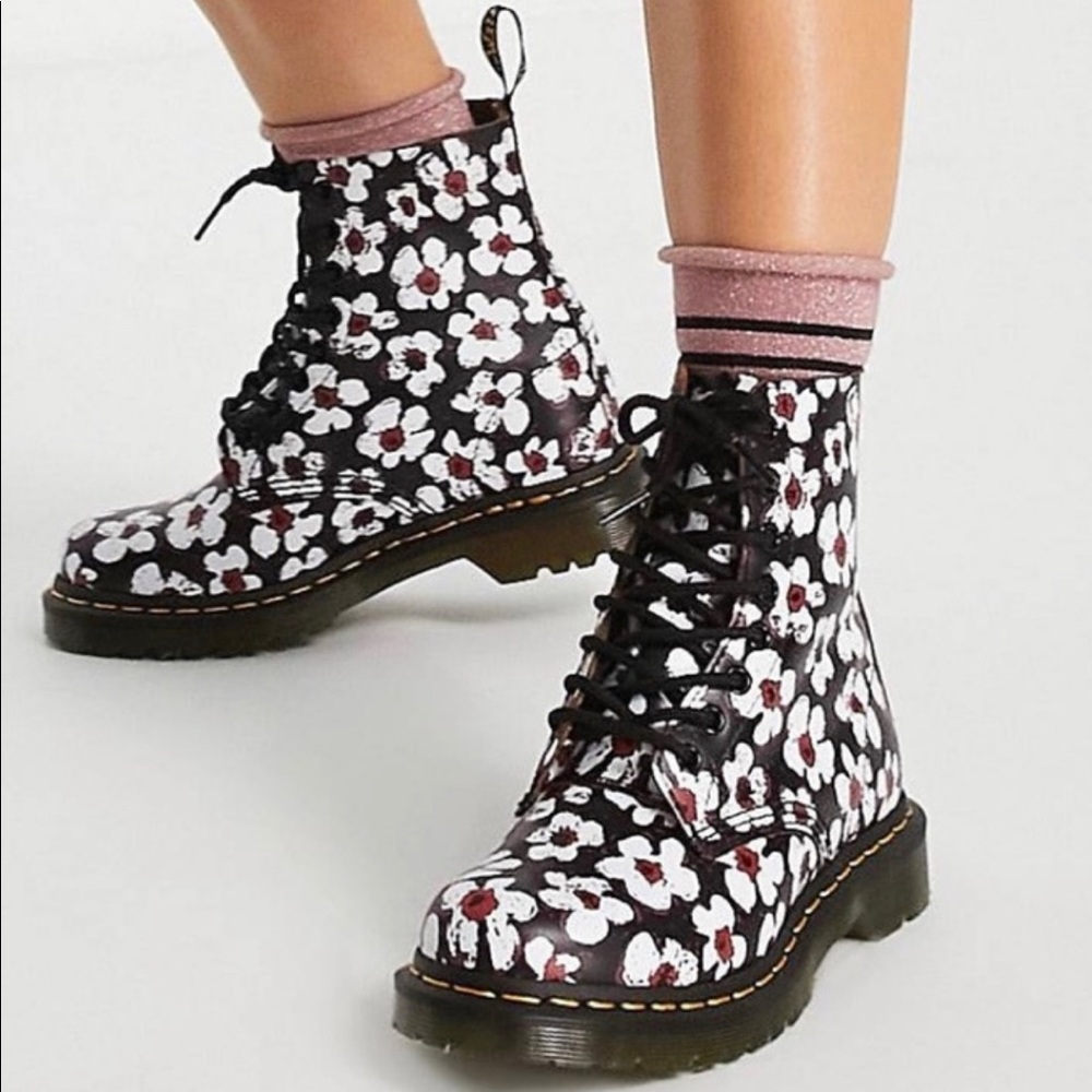 Dr MARTENS 1460 PASCAL Combat Boots Size: 7